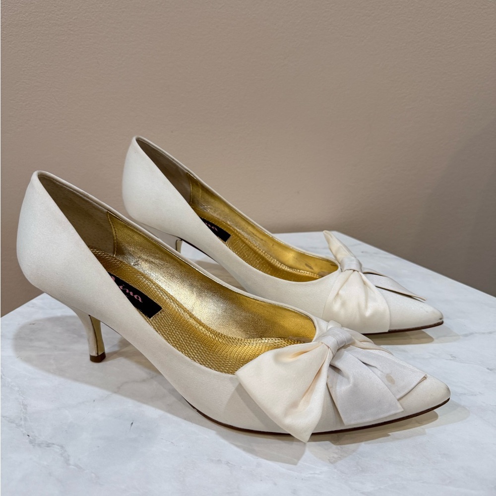 🔥Nina New York Elegant Cream Bow Pointed-Toe Women's Pumps Size 9 Used Once 🔥 - Picture 1 of 6